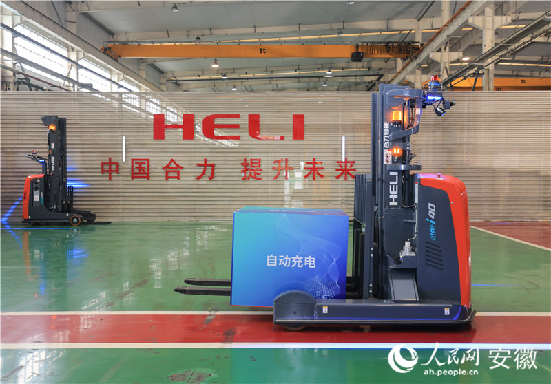 合力最新智能產品——i系列產品示范作業。人民網記者 王曉飛攝